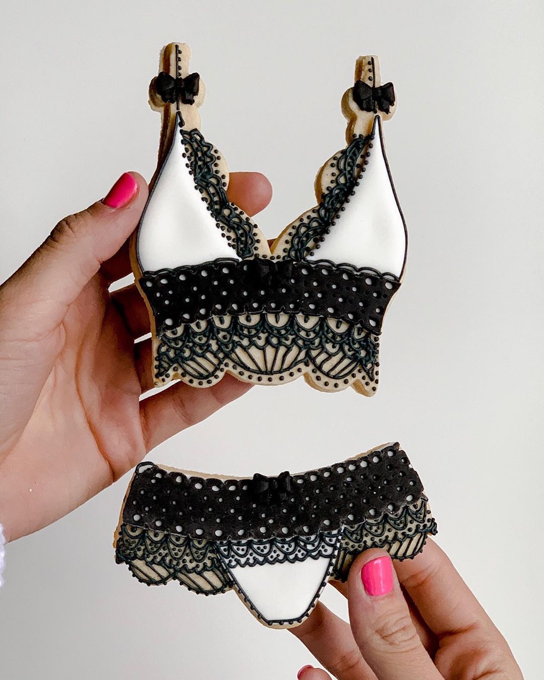 網(wǎng)紅內衣巧克力裝飾